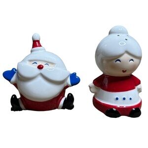 Santa and Mrs Clause salt and pepper shakers